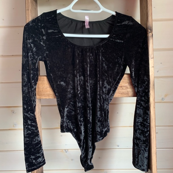 La vien rose velvet body suit - Picture 1 of 3